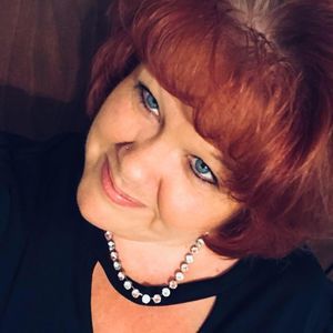 Meet your Posher, Lara